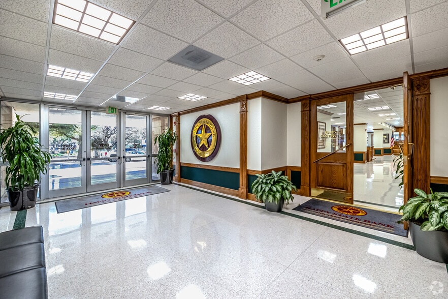 More Photos Of 2525 Ridgmar Blvd, Fort Worth Office For Lease