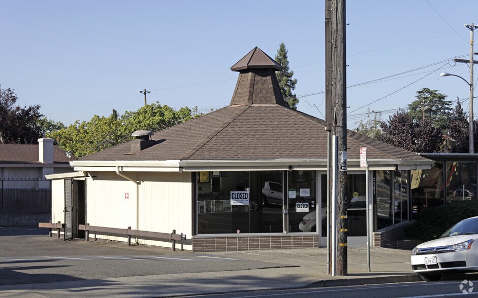 More Photos Of 2551 Macarthur Blvd, Oakland Restaurant For Sale