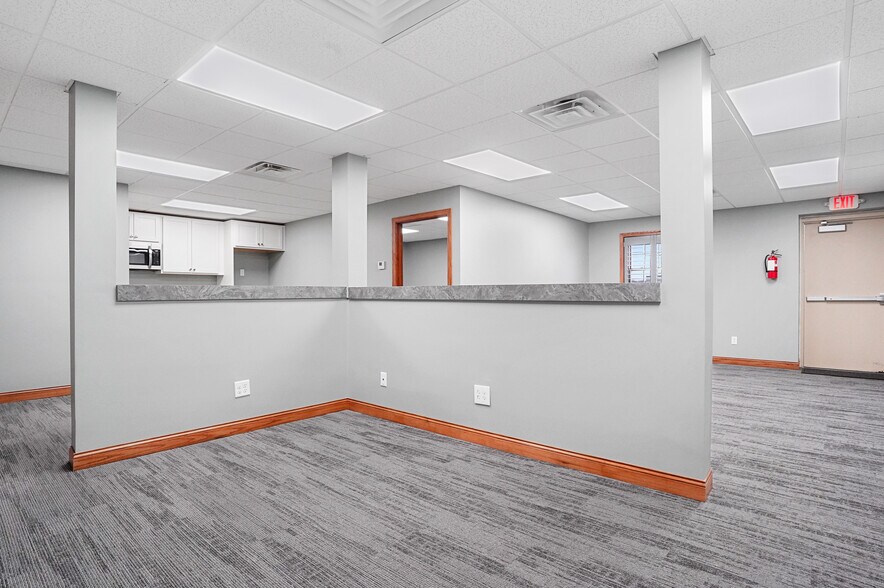 More Photos Of 1337 Commerce Dr, Stow Warehouse For Sale