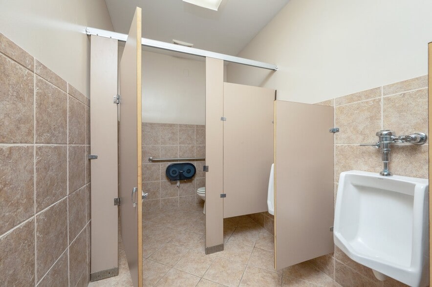 More Photos Of 17457 US-331, Freeport Specialty For Sale