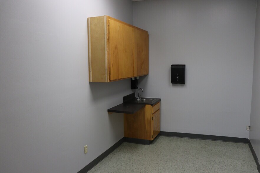 More Photos Of 864 Central Blvd, Brownsville Medical For Sale
