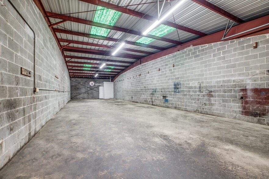 More Photos Of 8019 Richards St, Houston Flex For Sale