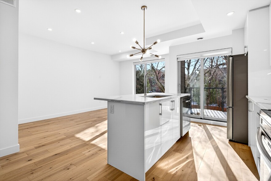More Photos Of 14 Stevens Av, Ottawa Apartments For Sale