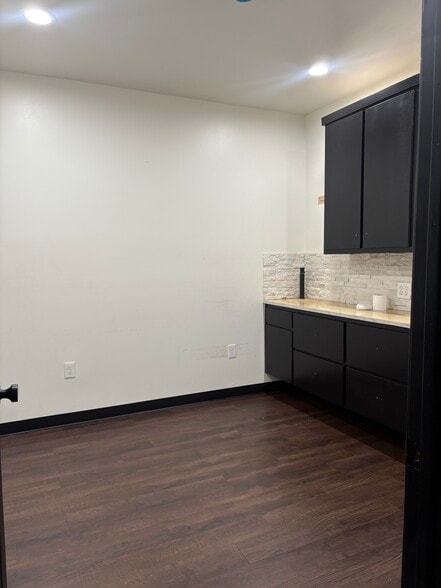 More Photos Of 1010 Technology Way, Waxahachie Freestanding For Lease