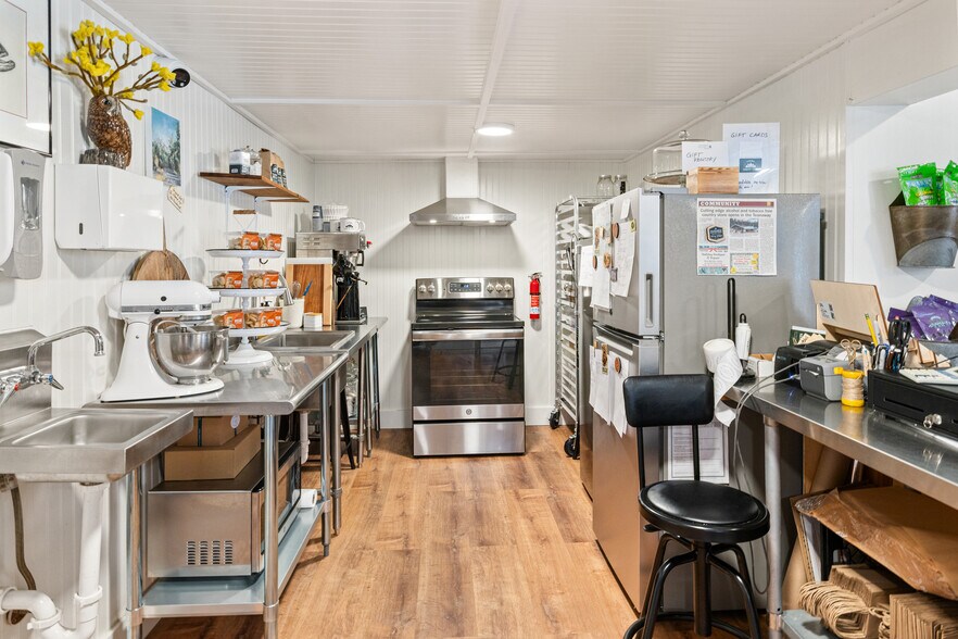 More Photos Of 10692 Teanaway Rd, Cle Elum Convenience Store For Sale