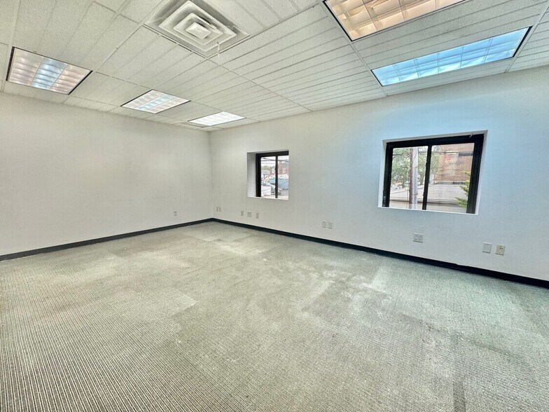 More Photos Of 130 Sheridan Blvd, Inwood Warehouse For Lease