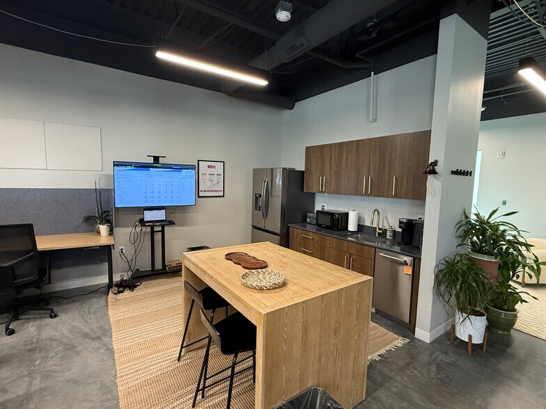 More Photos Of 168 E Midvillage Rd, Sandy Apartments For Lease