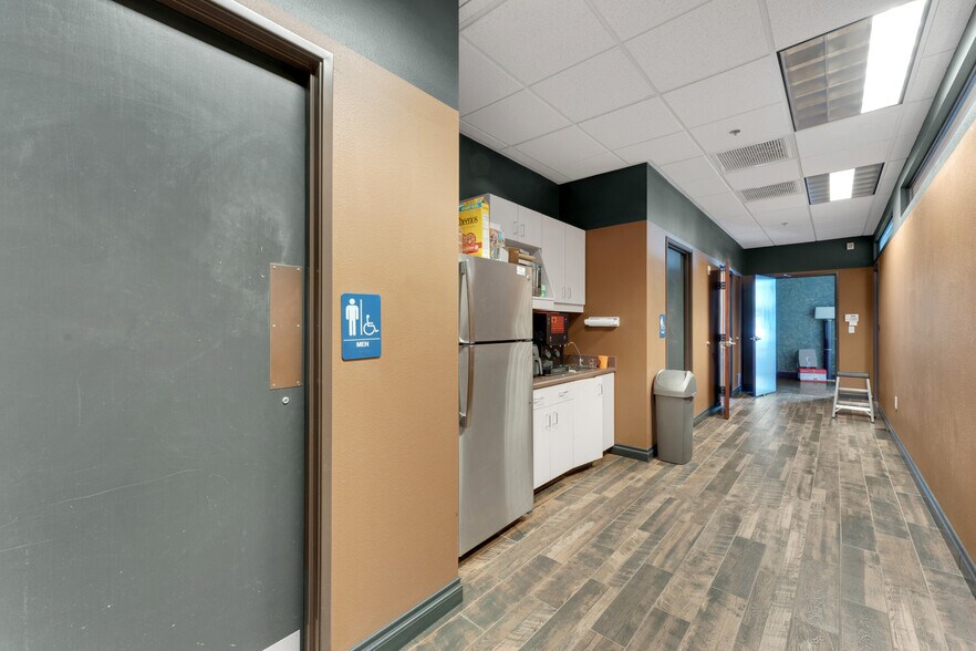 More Photos Of 1859-1863 Whitney Mesa Dr, Henderson Flex For Sale