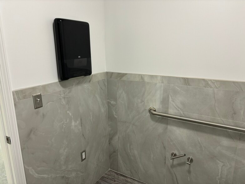 More Photos Of 230 Casey's Ln, Flowood Light Distribution For Lease
