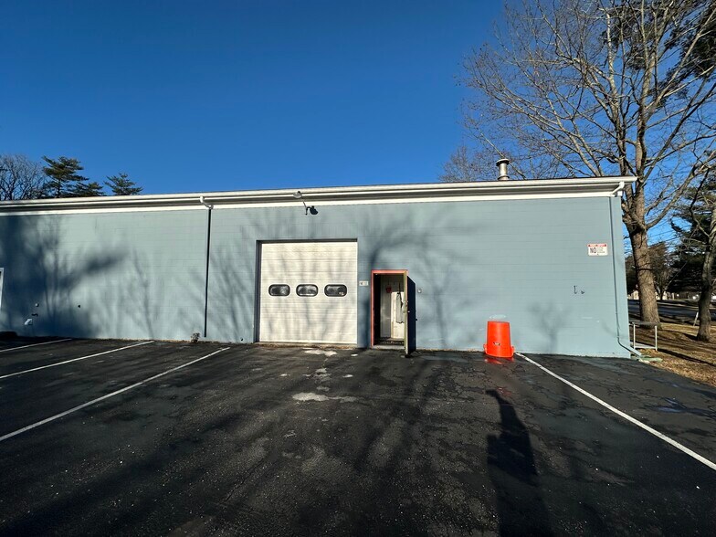 More Photos Of 979-987 Riverside St, Portland Distribution For Lease