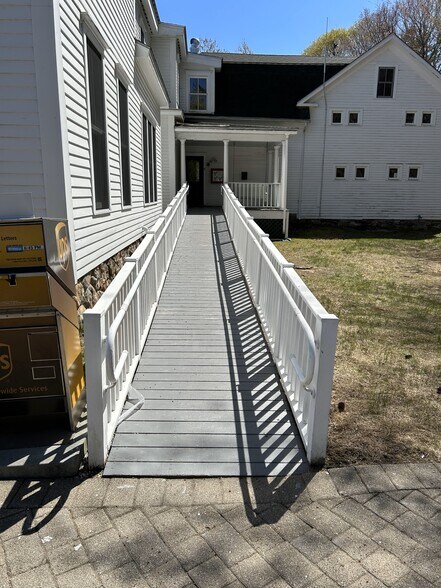 More Photos Of 183 Mammoth Rd, Londonderry Medical For Lease