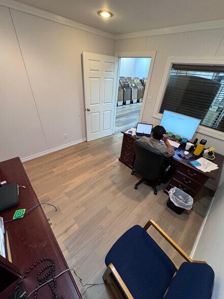 More Photos Of 1004 Spring Cypress Rd, Spring Showroom For Sale