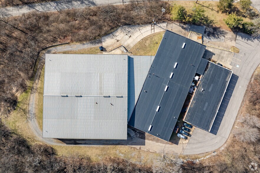 More Photos Of 500 N Bell Ave, Carnegie Warehouse For Lease