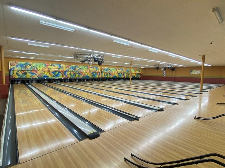 More Photos Of 3515 El Indio Hwy, Eagle Pass Bowling Alley For Sale