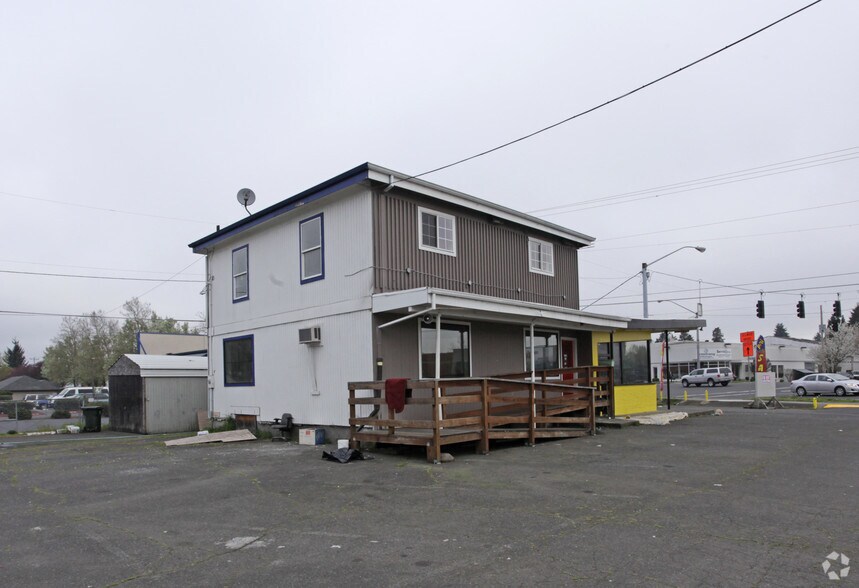 More Photos Of 20105 McLoughlin Blvd, Gladstone Freestanding For Lease