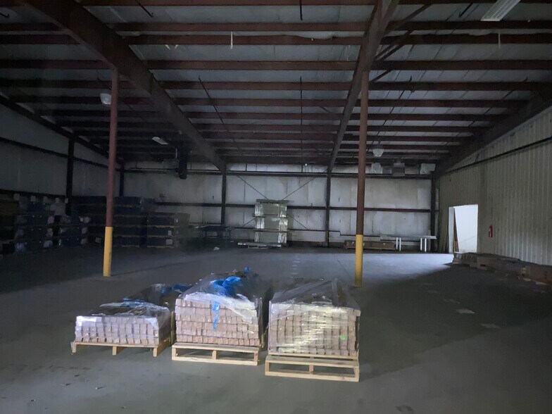 More Photos Of 228 W Chestnut St, Orrville Manufacturing For Lease