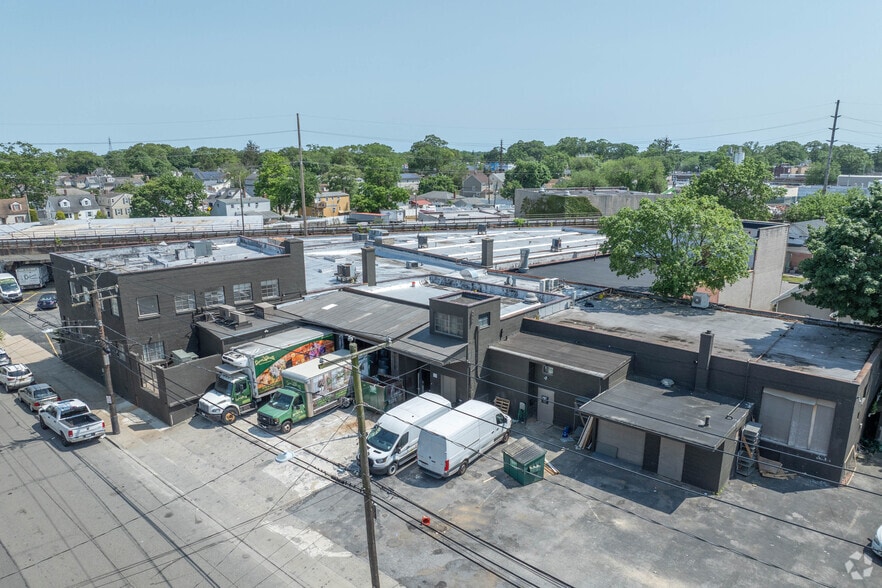 More Photos Of 100 E Mineola Ave, Valley Stream Manufacturing For Lease