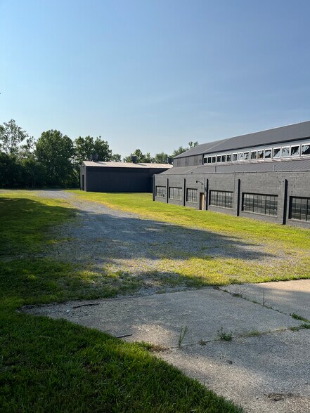 More Photos Of 800 N Water Ave, Sharon Service For Sale