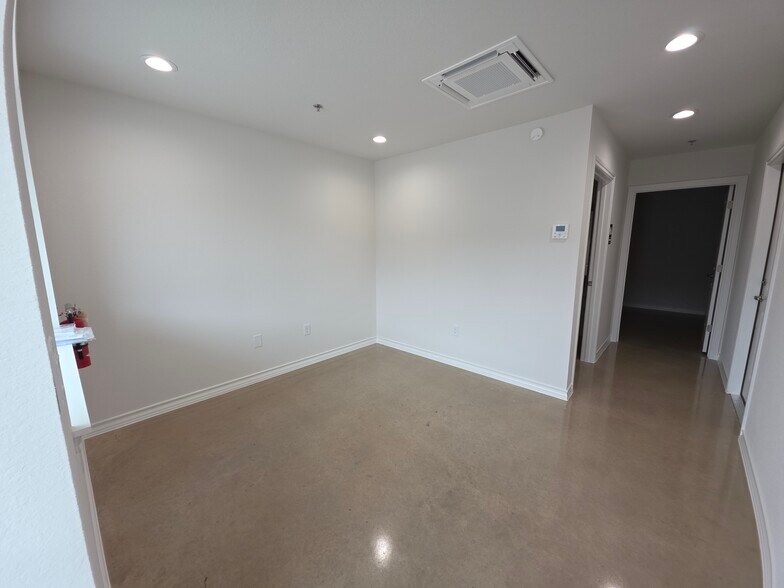 More Photos Of 1304 Leander Dr, Leander Warehouse For Lease