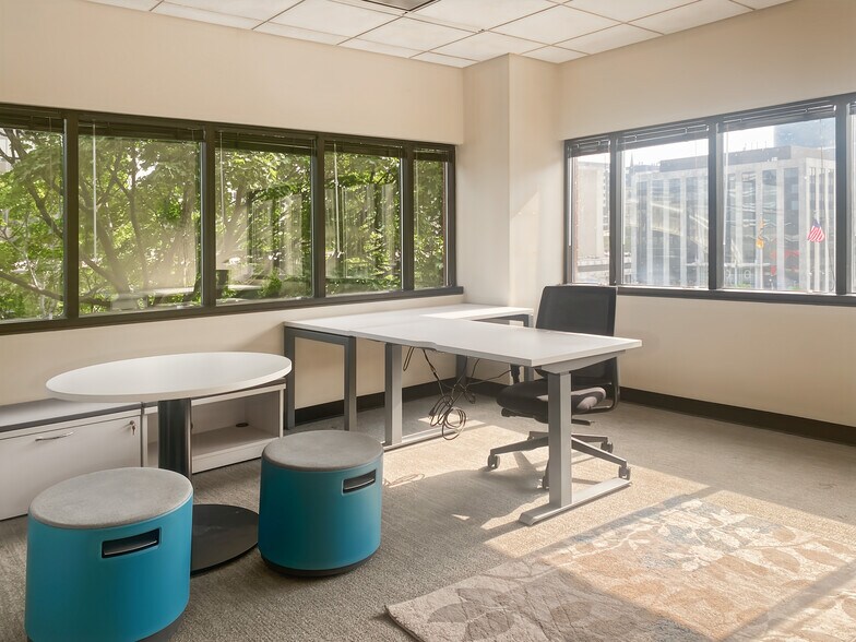 More Photos Of 250 Monroe Ave NW, Grand Rapids Coworking Space