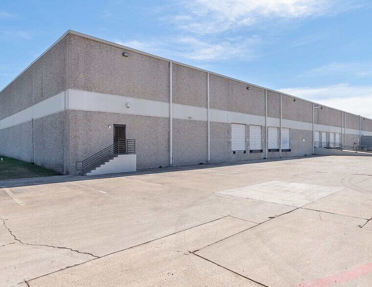 Primary Photo Of 1701 Vantage Dr, Carrollton Distribution For Lease