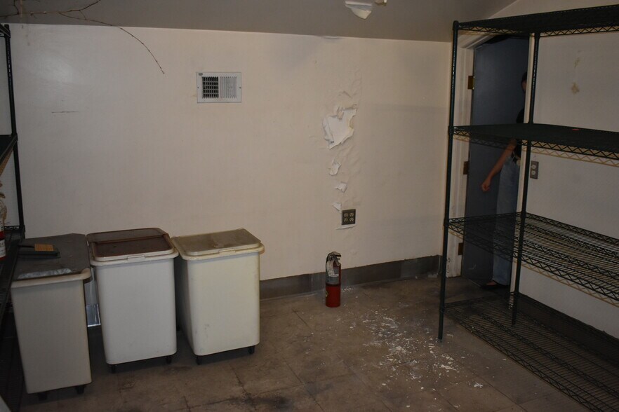 More Photos Of 7822 Salt Lake Ave, Cudahy Warehouse For Sale