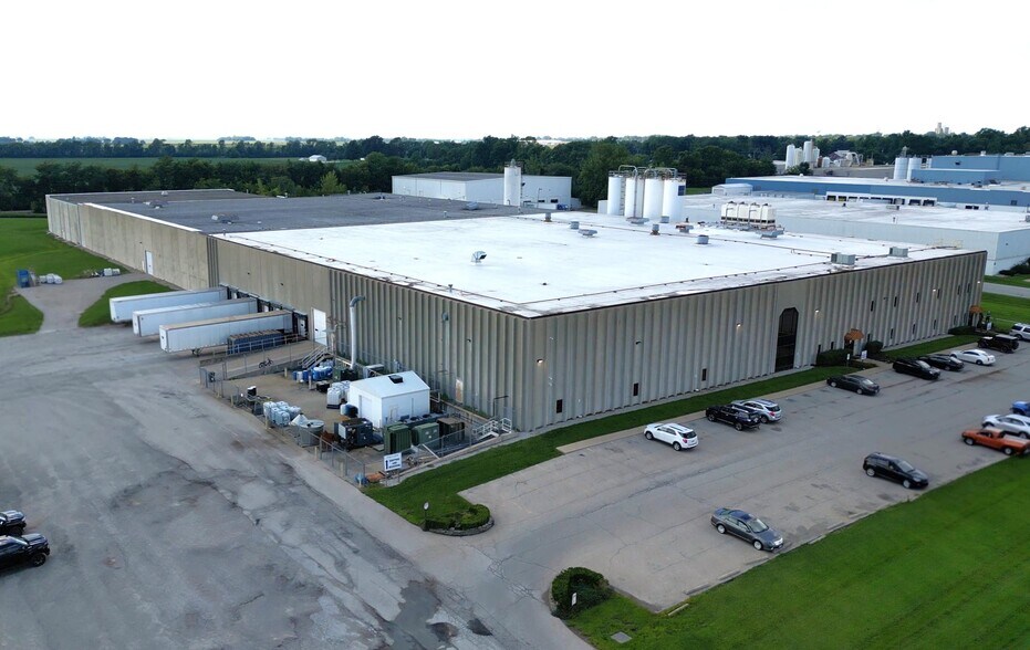 Primary Photo Of 2015 S Main St, Paris Manufacturing For Sale