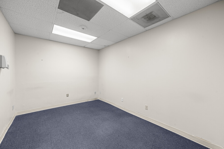 More Photos Of 13414 Medical Complex Dr, Tomball Medical For Sale