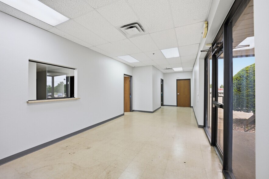 More Photos Of 3701 S Thomas Rd, Oklahoma City Distribution For Lease