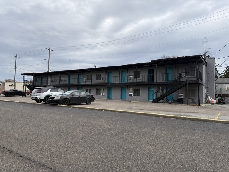 More Photos Of 111 W 12 Mile Rd, Royal Oak Hotel For Sale