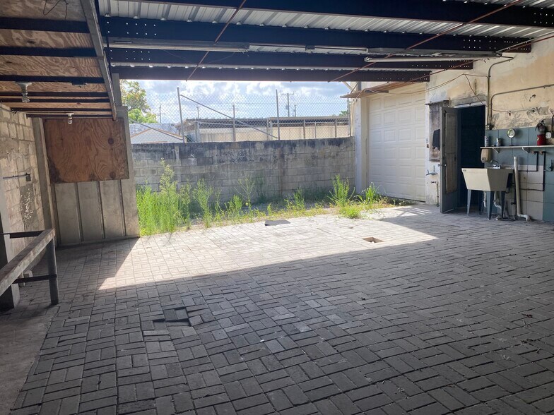 More Photos Of 2126 Collins Ct, Hollywood Refrigeration Cold Storage For Lease