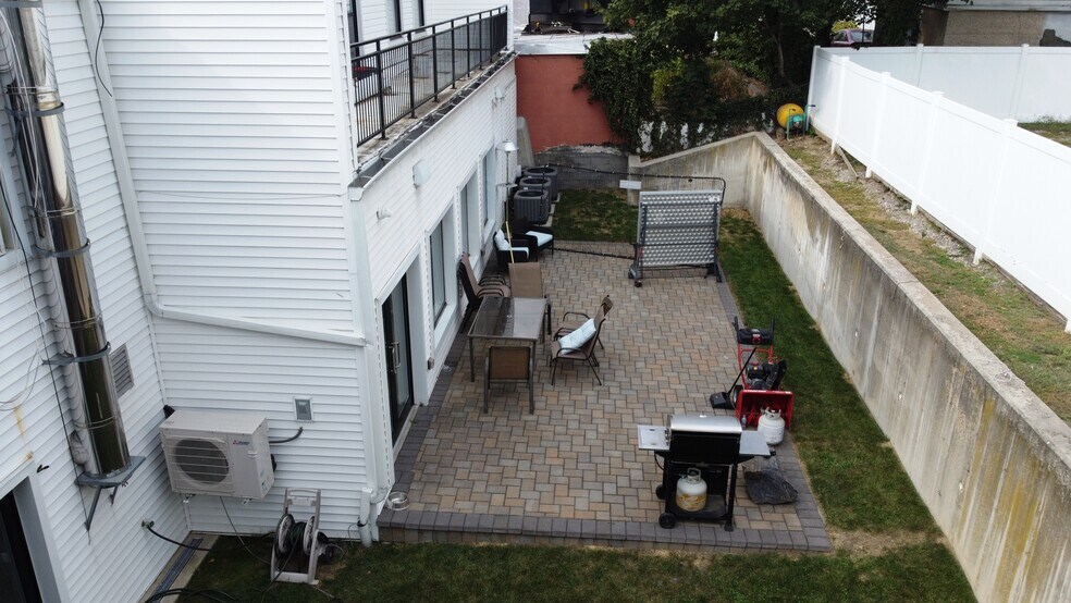 More Photos Of 312-316 City Island Ave, Bronx Storefront Retail Residential For Sale