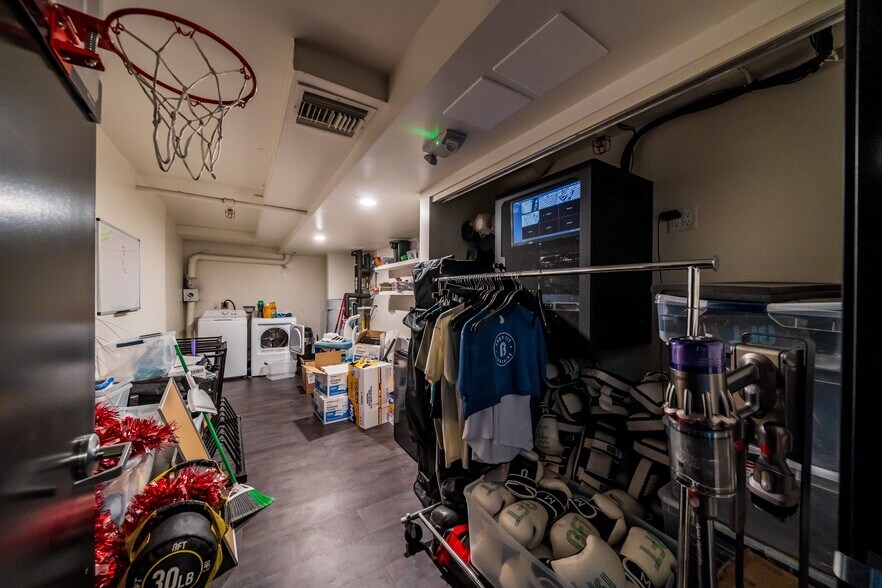 More Photos Of 260 W Birch St, Brea Apartments For Lease