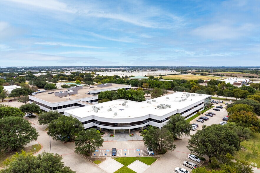 More Photos Of 5560 Tennyson Pky, Plano Office For Sale