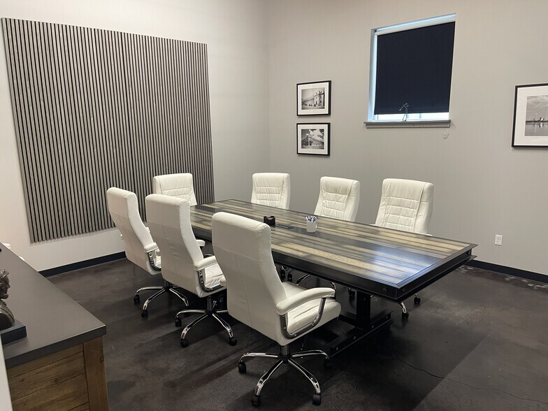 More Photos Of 1609 E 4th St, Tulsa Office For Lease