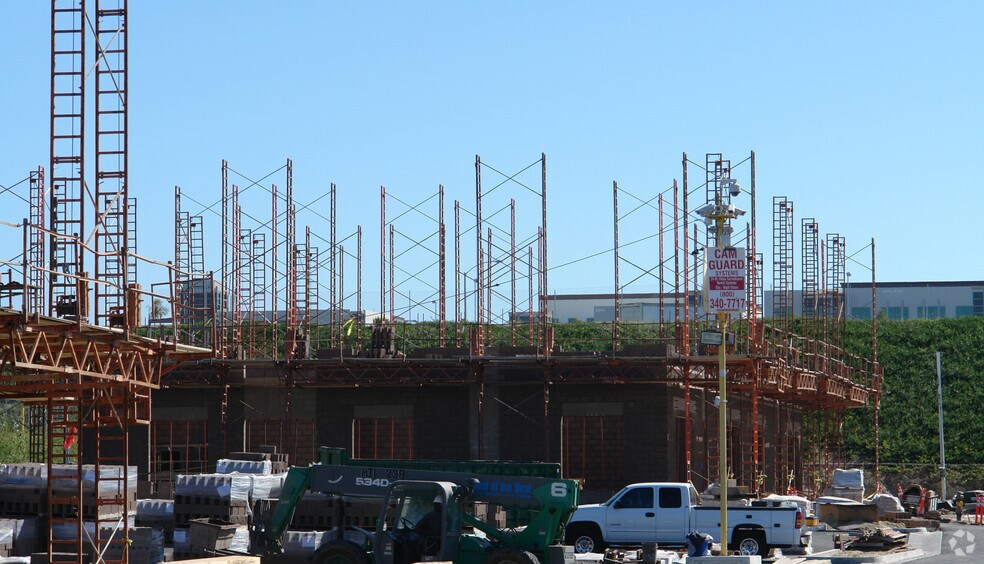 More Photos Of 2540-2546 Gateway Rd, Carlsbad Unknown For Lease