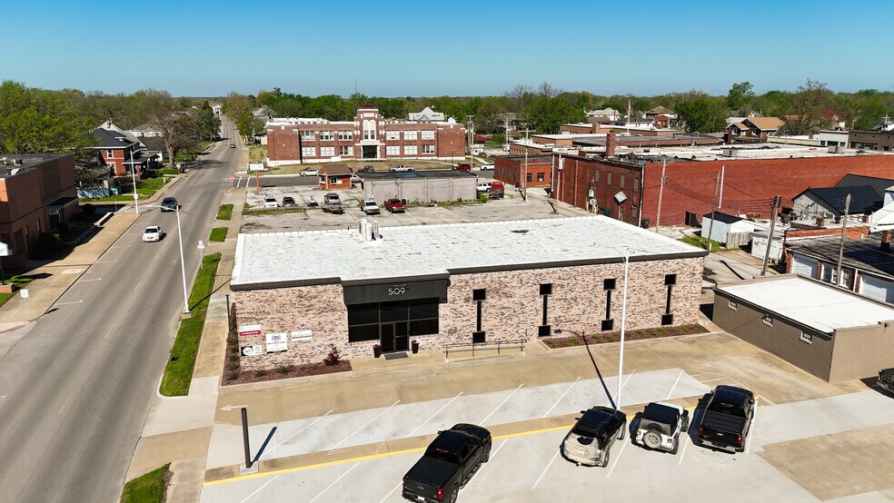 More Photos Of 509 - 511 W. Rollins, Moberly Office For Lease