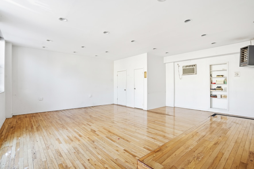 More Photos Of 2135 1st Ave, New York Apartments For Lease