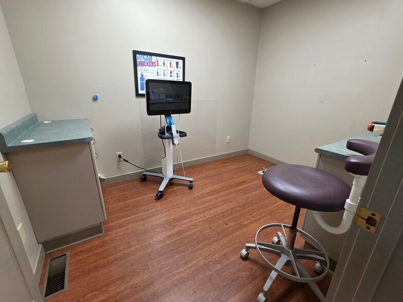 More Photos Of 45 Quassaick Ave, New Windsor Township Medical For Sale