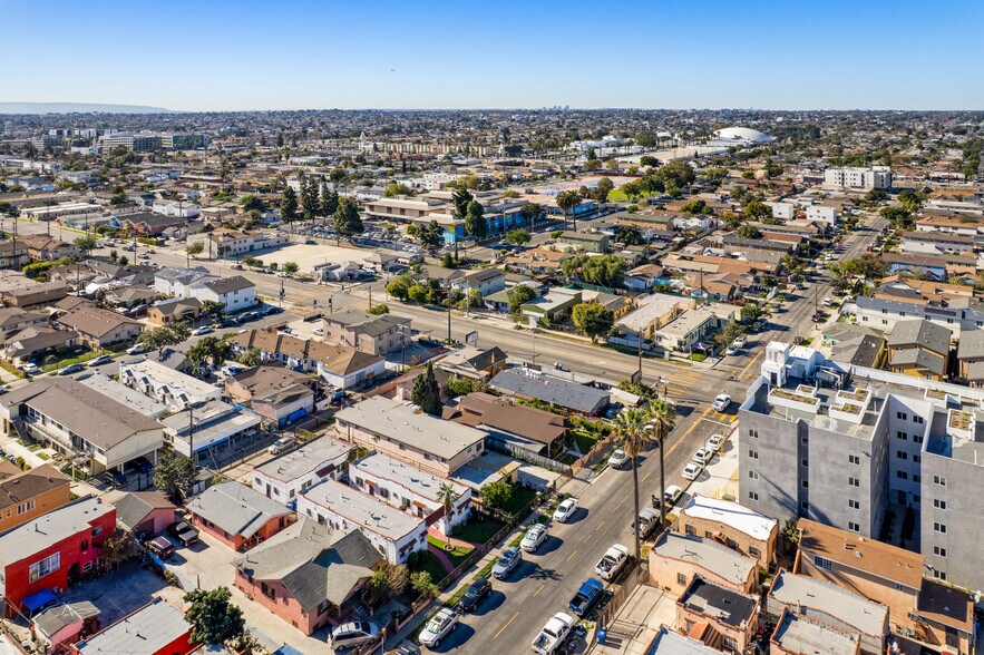 More Photos Of 732 W 76th St, Los Angeles Apartments For Sale