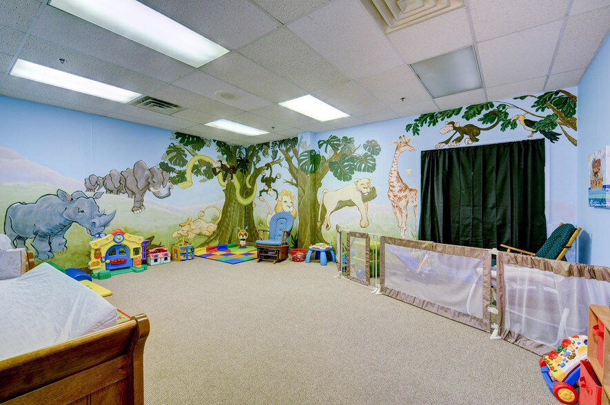 More Photos Of 60 E Hanover Ave, Morris Plains Showroom For Sale