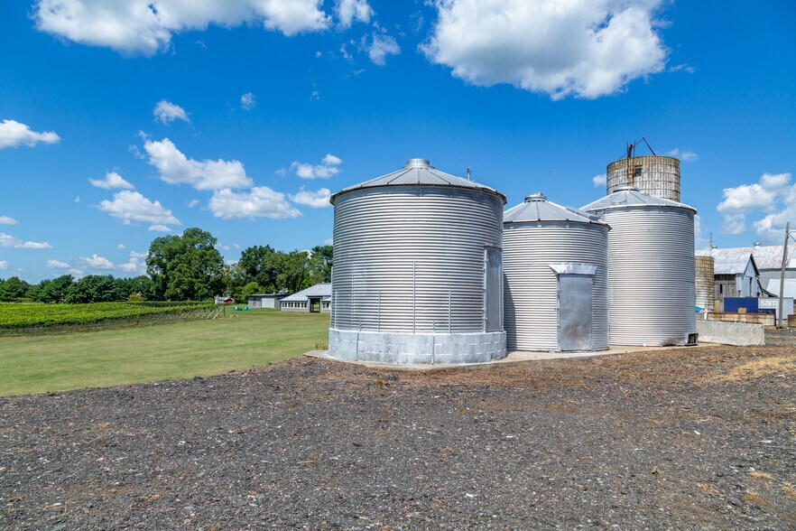 More Photos Of 27058 Mount Pleasant Rd, Columbus Winery Vineyard For Sale