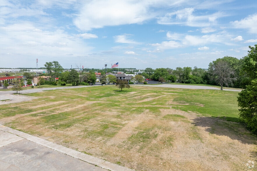 More Photos Of 1117 E Main St, Greenwood Land For Sale