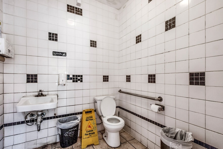 More Photos Of 3162 Martin Luther King Jr Blvd, Lynwood Restaurant For Sale