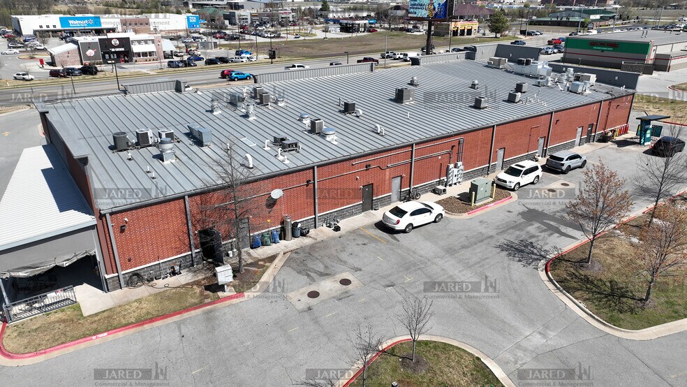 More Photos Of 1001 SW Regional Airport Blvd, Bentonville Freestanding For Lease