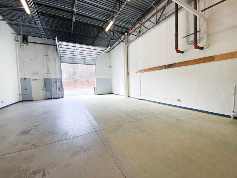 More Photos Of 3120 Latrobe Dr, Charlotte Showroom For Lease