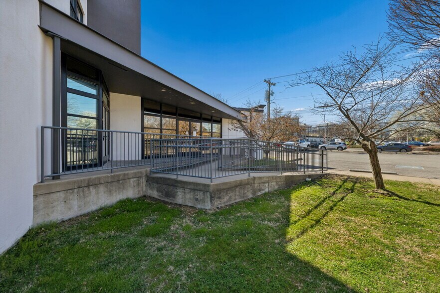 More Photos Of 1718 Charlotte Ave, Nashville Medical For Lease