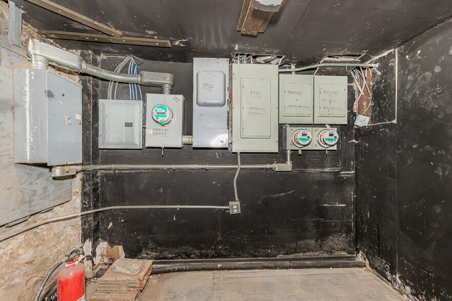 More Photos Of 3910 White Plains Rd, Bronx Storefront Retail Office For Sale