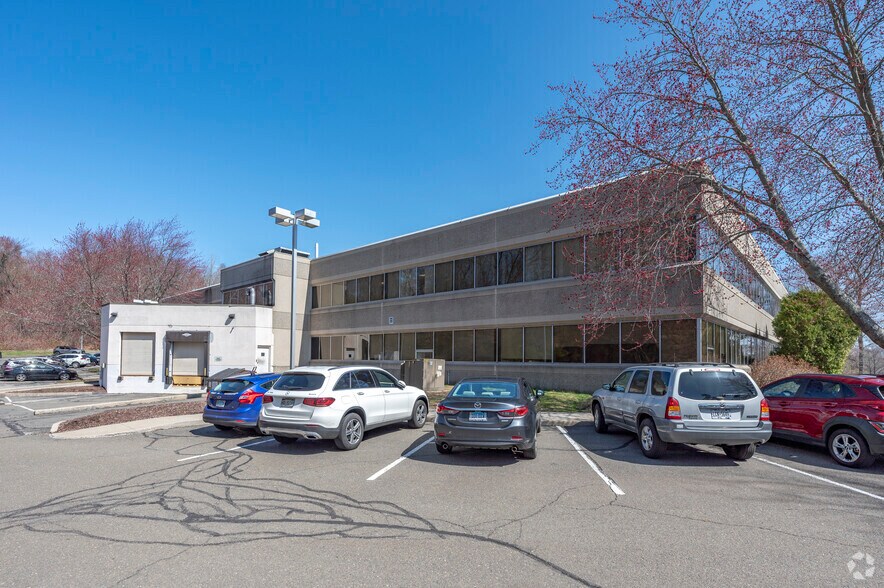 More Photos Of 1 Greenwich Pl, Shelton Medical For Lease