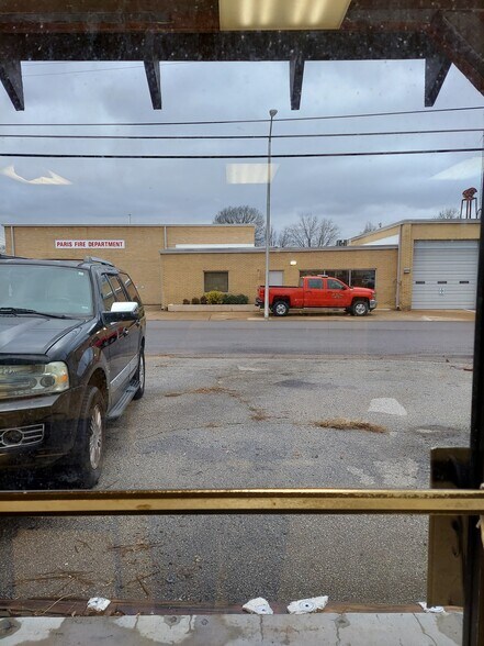 More Photos Of 101 Caldwell St, Paris Restaurant For Lease